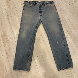 Levi’s jeans metal button closure 40/34. Inseam 28